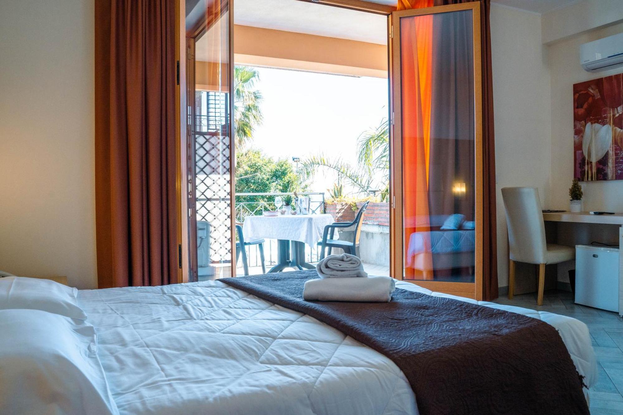 Taormina Hotel Calipso Mazzeo Exteriör bild